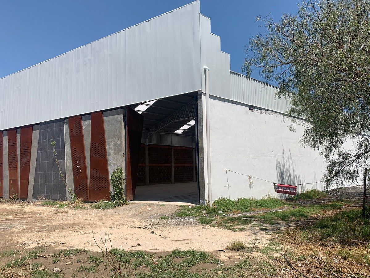 3 de 7: Portón acceso 4.0m ancho 4.40 m alto