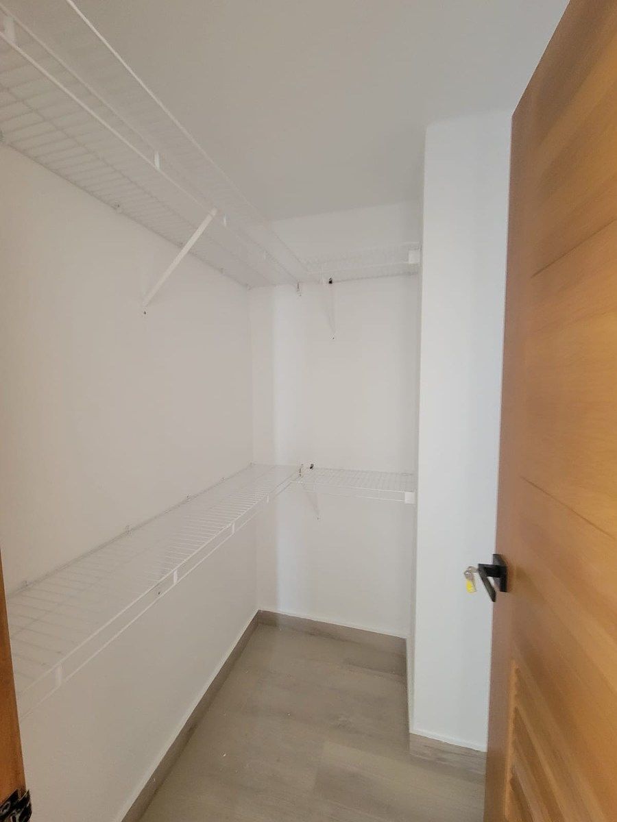 12 de 19: Walkin closet