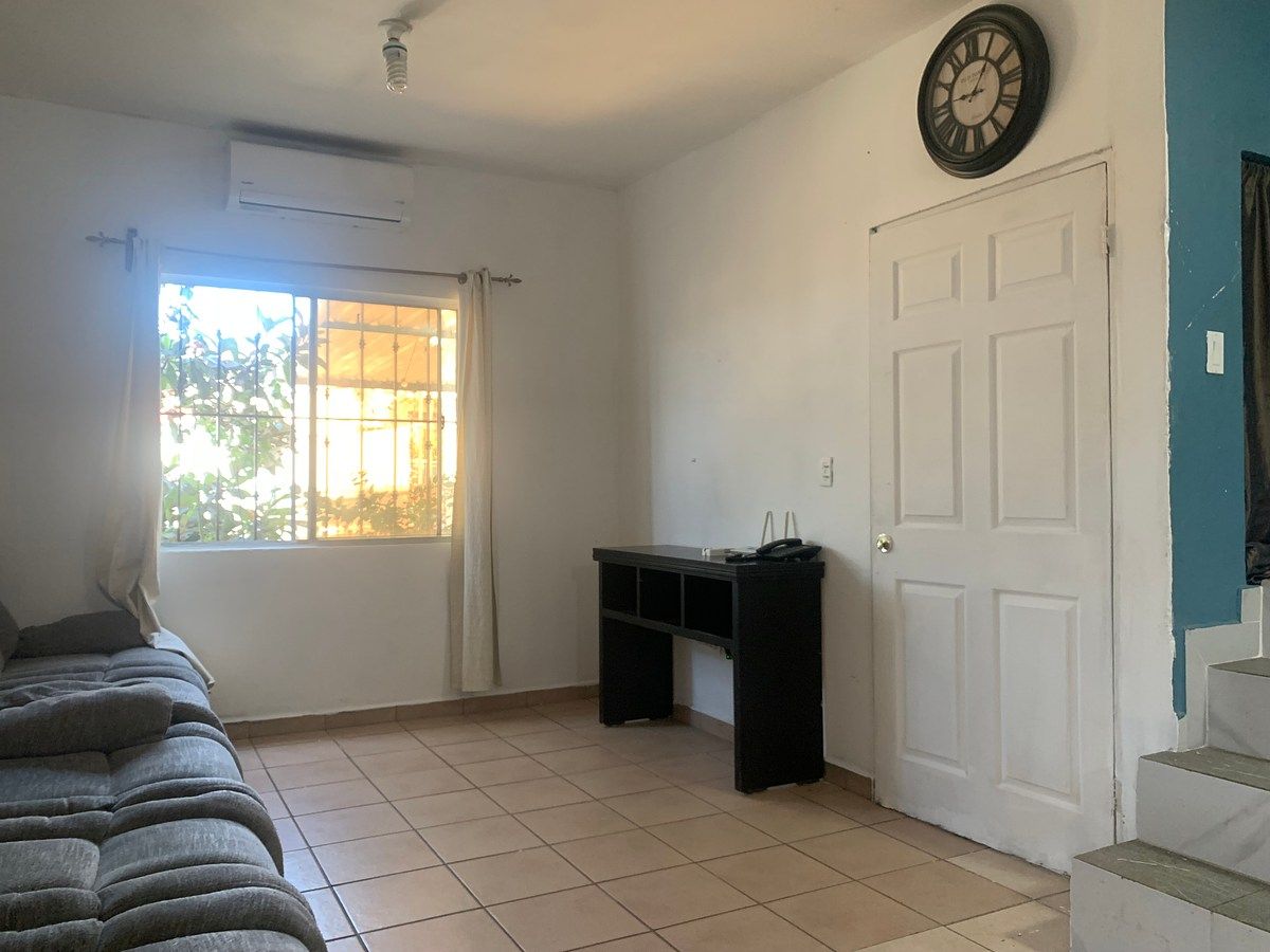 9 of 17: Sala recibidora.