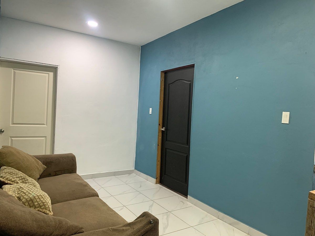 12 of 17: Área de televisión en segunda planta.