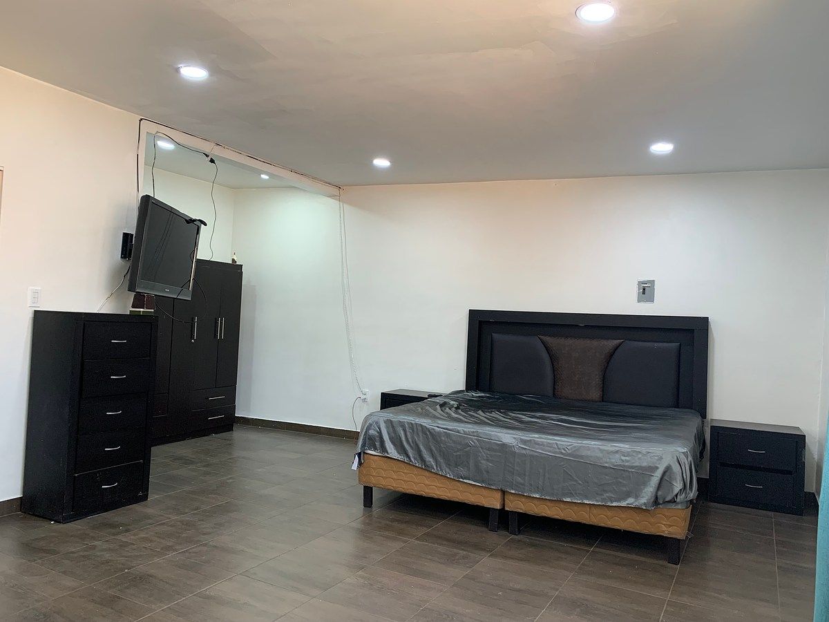 14 of 17: Recámara principal y con mayor tamaño, cabe cama amplia.