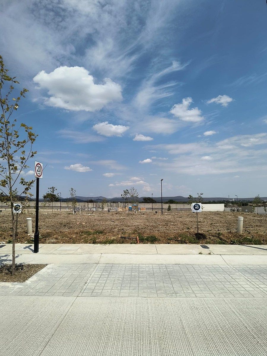 1 de 2: Servicios a pie de lote