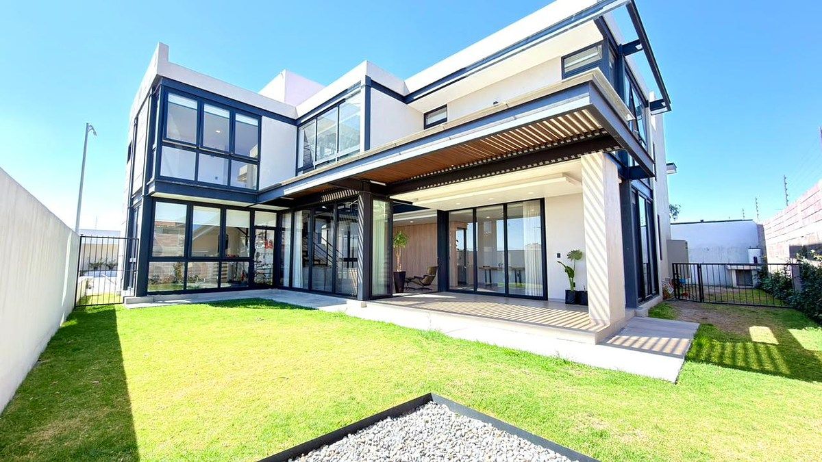 2 de 10: JARDIN TRASERO