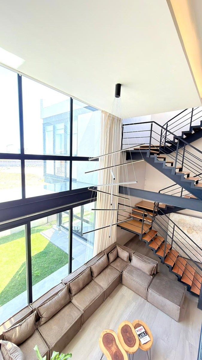 4 de 10: DOBLE ALTURA VENTANAL DE PISO A TECHO