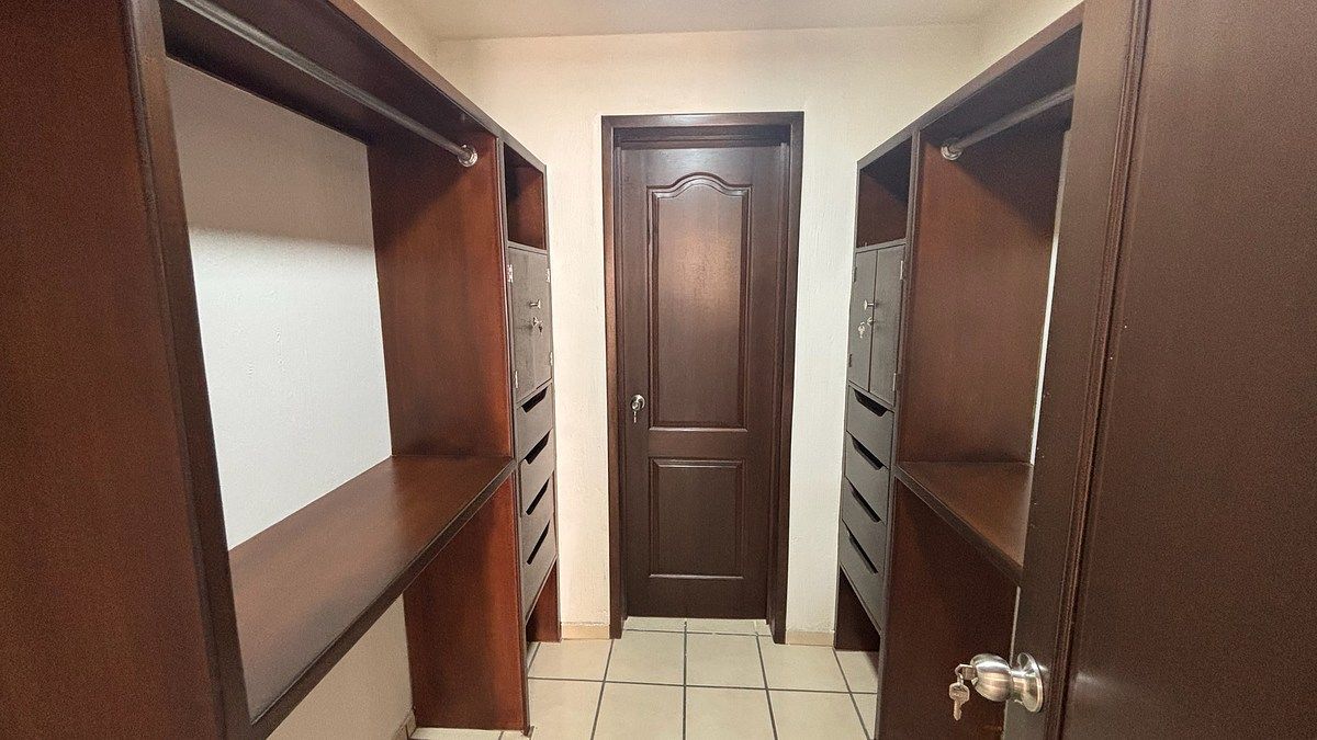 37 de 43: Walking Closet