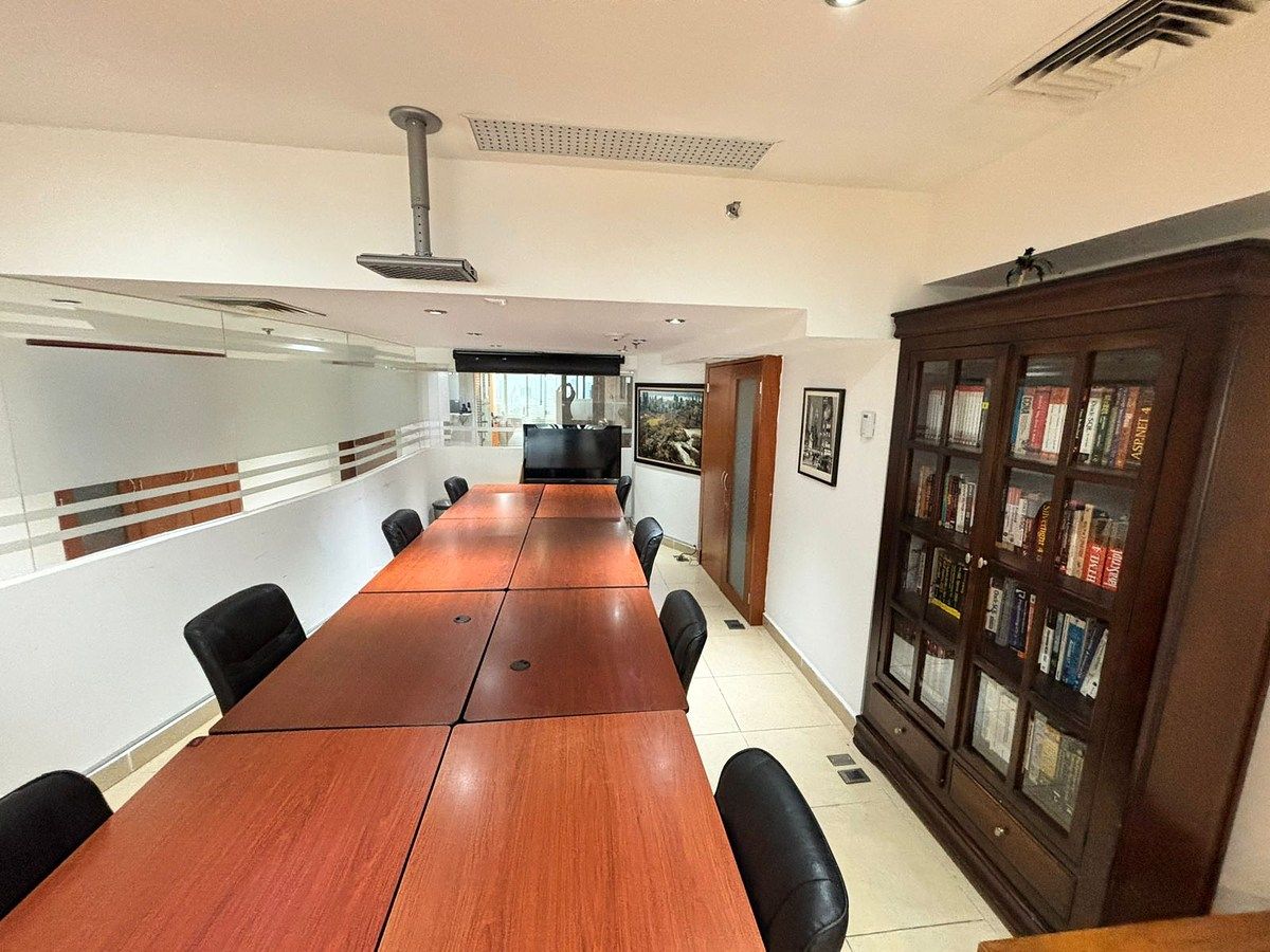 5 de 8: Sala de juntas