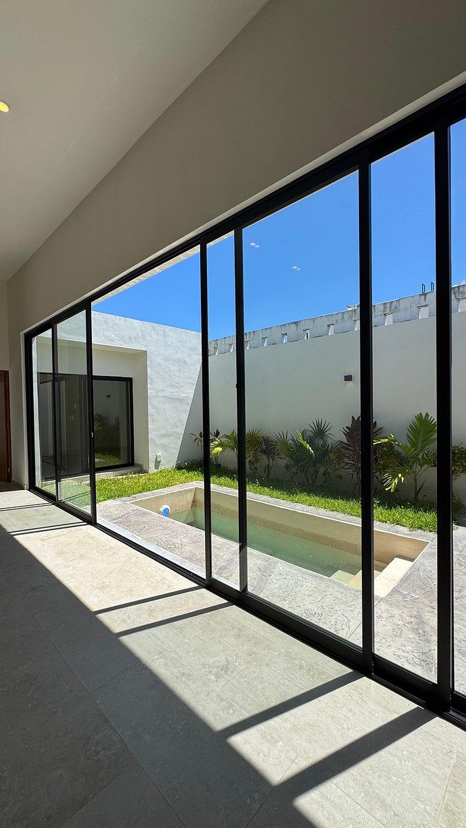 Venta de casa en privada, un piso, alberca, 2 recámaras y amenidades, en Mérida. - foto 5