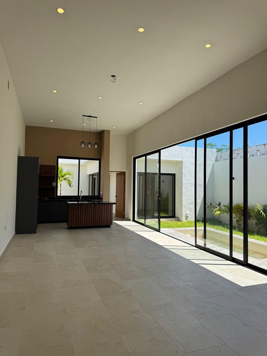 Venta de casa en privada, un piso, alberca, 2 recámaras y amenidades, en Mérida. - foto 4
