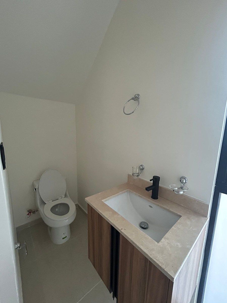 2 de 13: Baño abajo