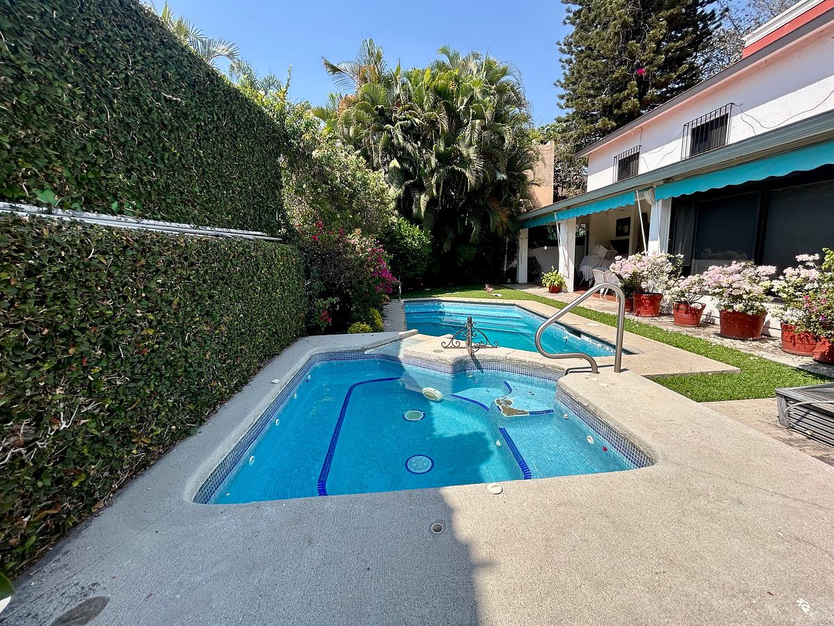 1 de 29: Jacuzzi y alberca