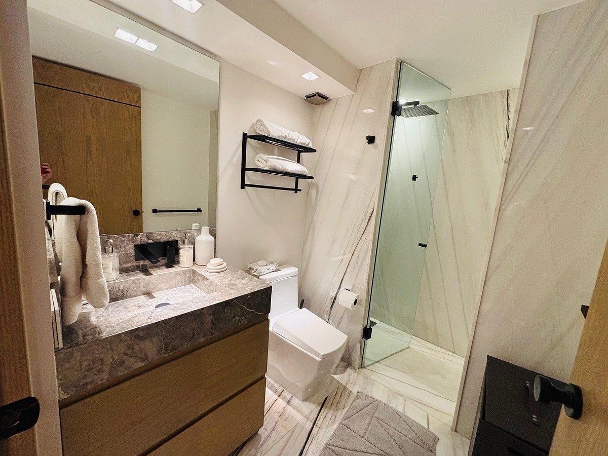 19 de 31: Baños Marmol