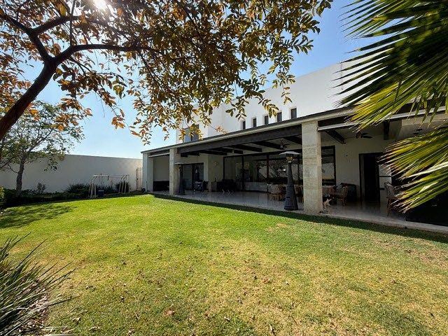 Hermosa Casa Venta en Privada en Villas de Irapuato.
