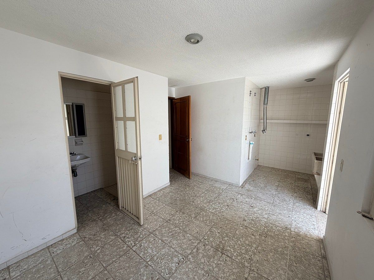 35 de 36: CUARTO DE SERVICIO