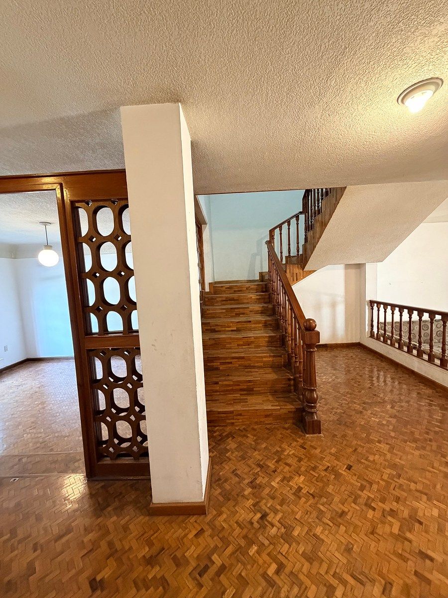 21 de 36: ESCALERAS PARA EL SEGUNDO NIVEL