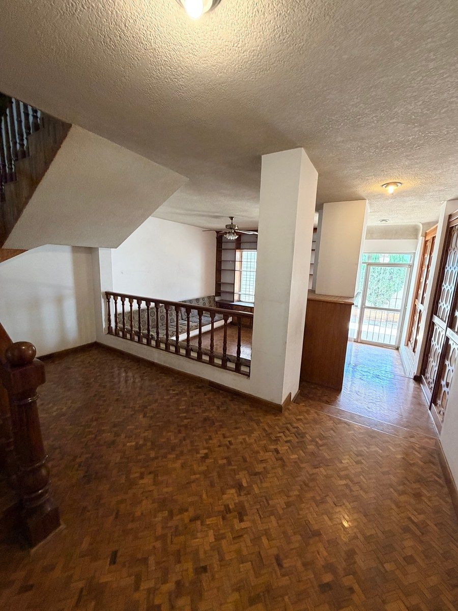 10 de 36: PASILLO PARA LA SEGUNDA SALA DE LA CASA