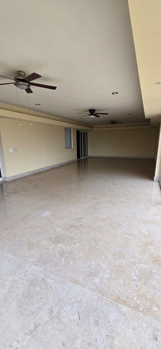 14 de 23: Salon de eventos de la casa