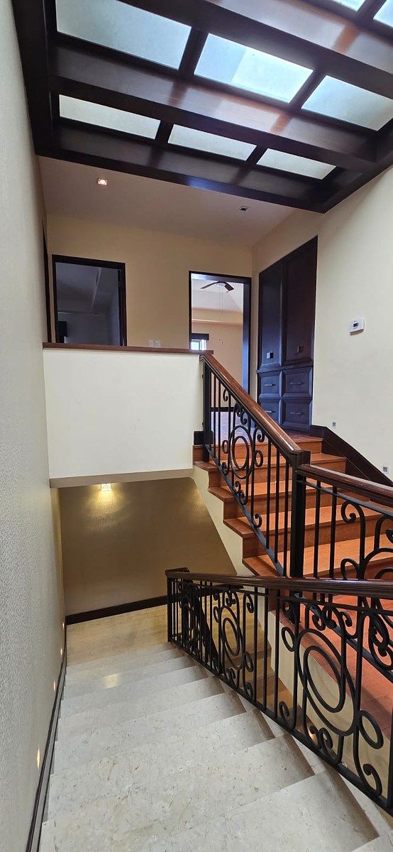 12 de 23: Escaleras planta alta