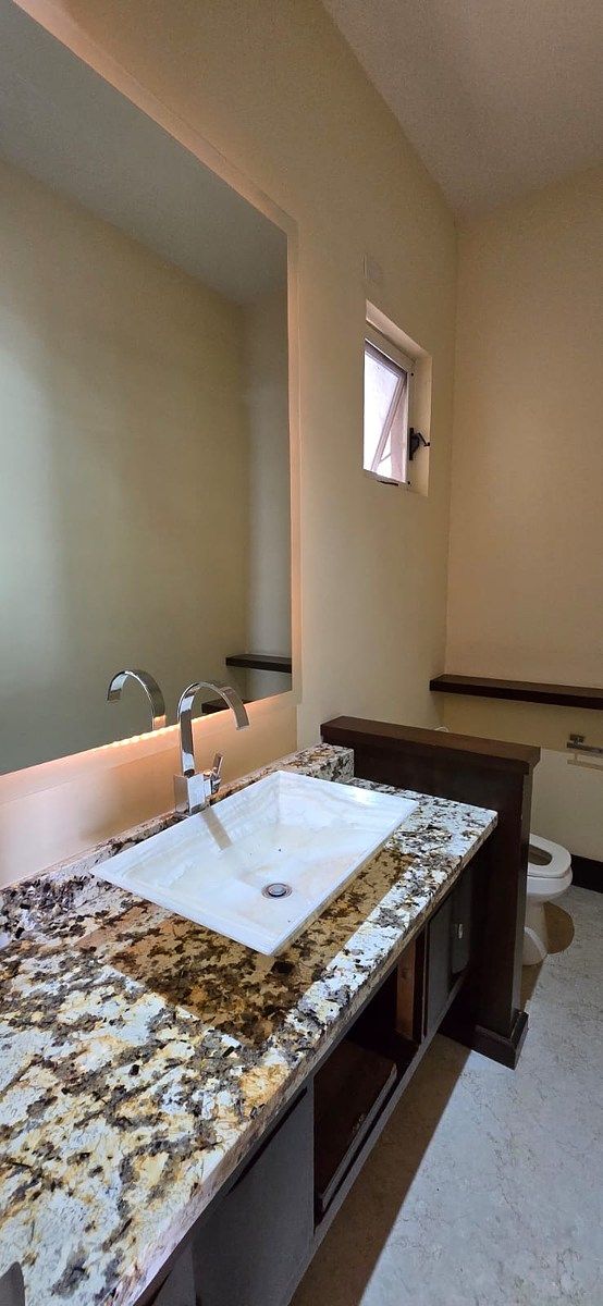 20 de 23: Medio baño