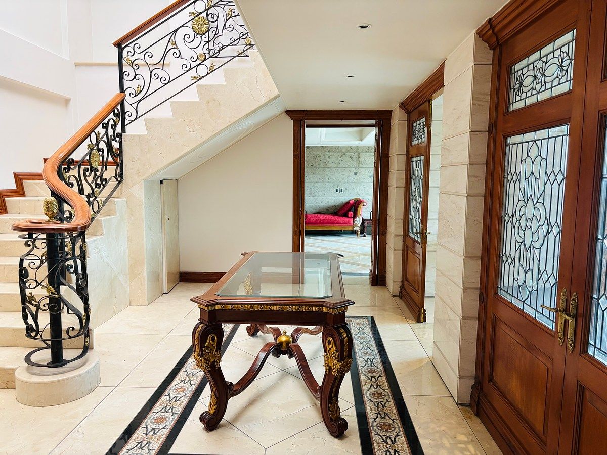 1 of 29: Entrada Recibidor