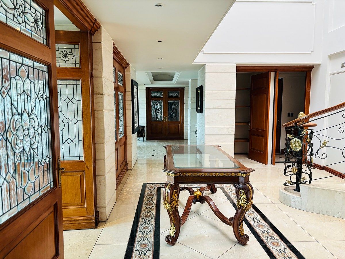 2 of 29: Entrada Recibidor