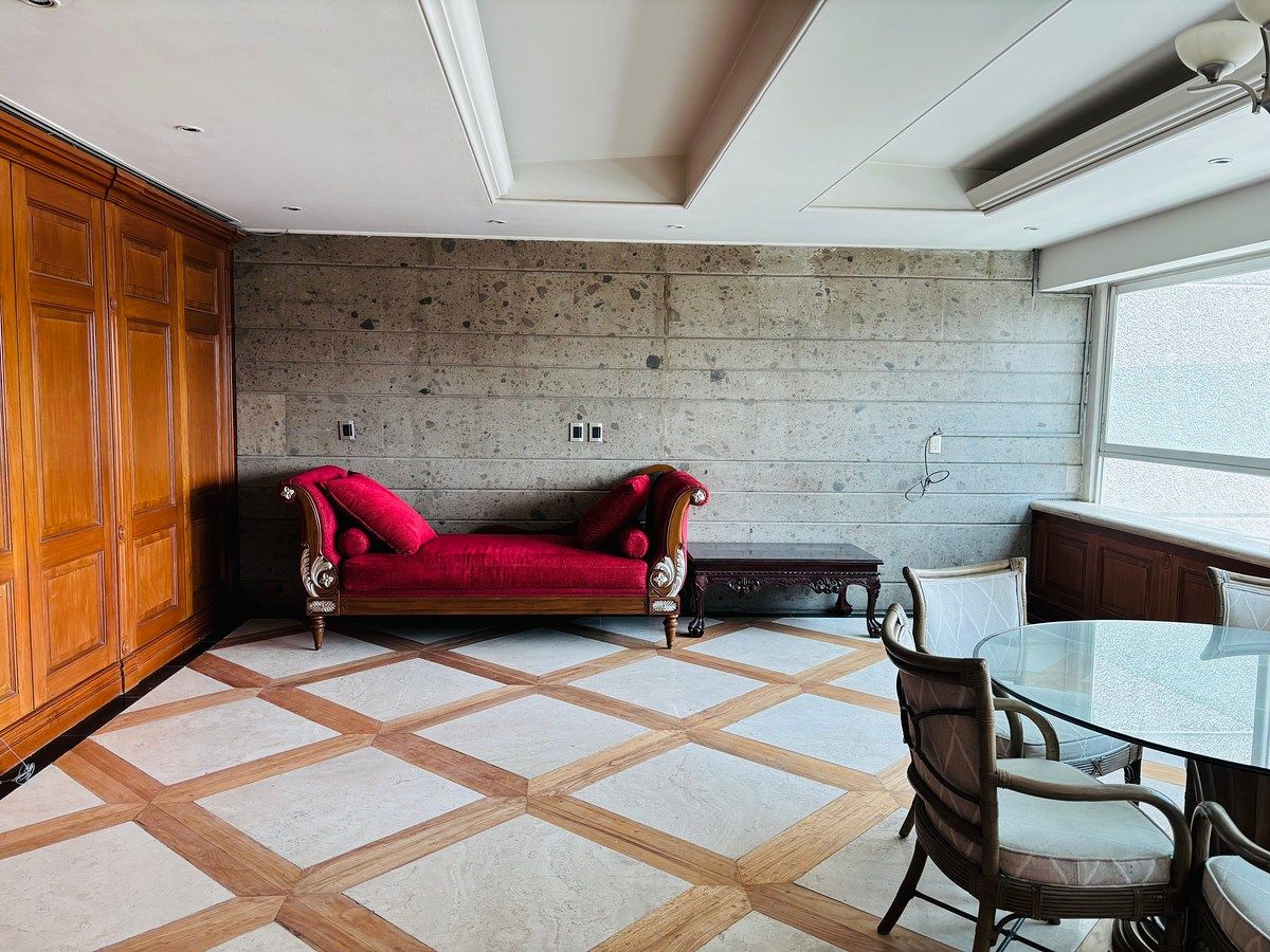 12 of 29: Antecomedor