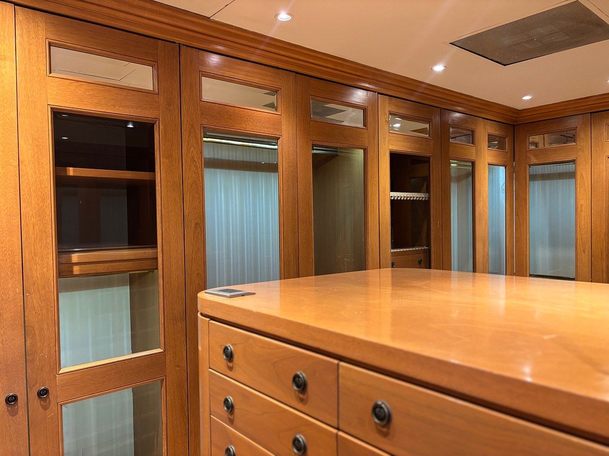 22 of 29: Vestidor principal