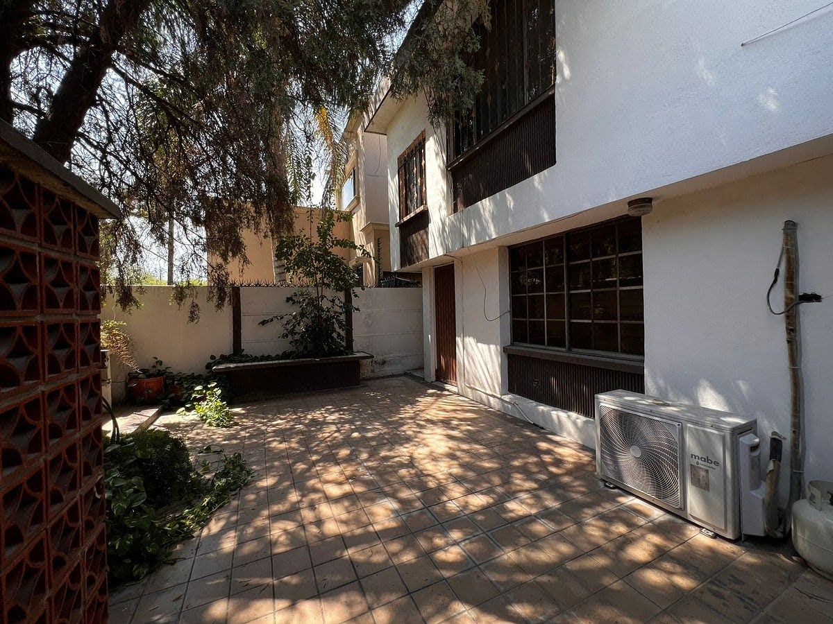 Casa en Venta en Jardines del Valle, San Pedro Garza Garcia, Nuevo Leon