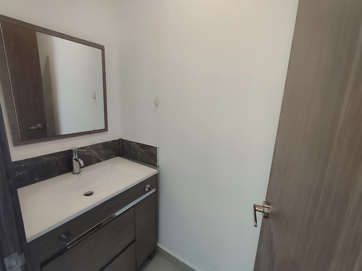 6 de 15: Medio baño