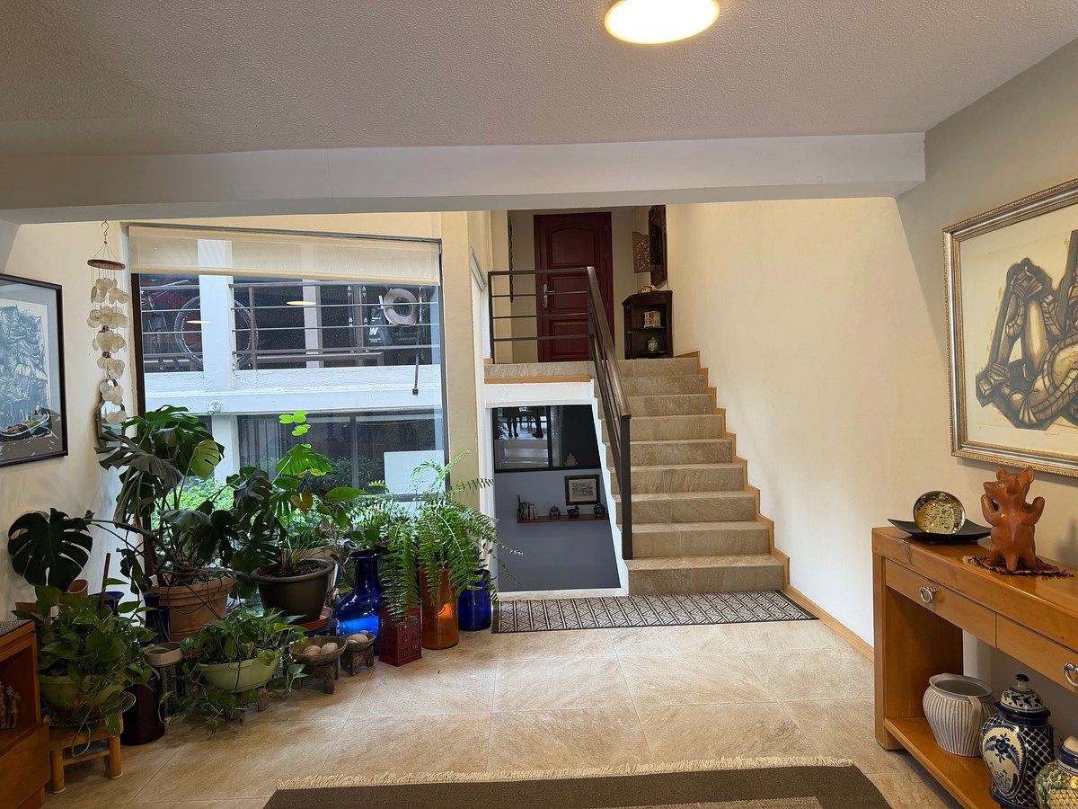 2 de 33: Halla de entrad