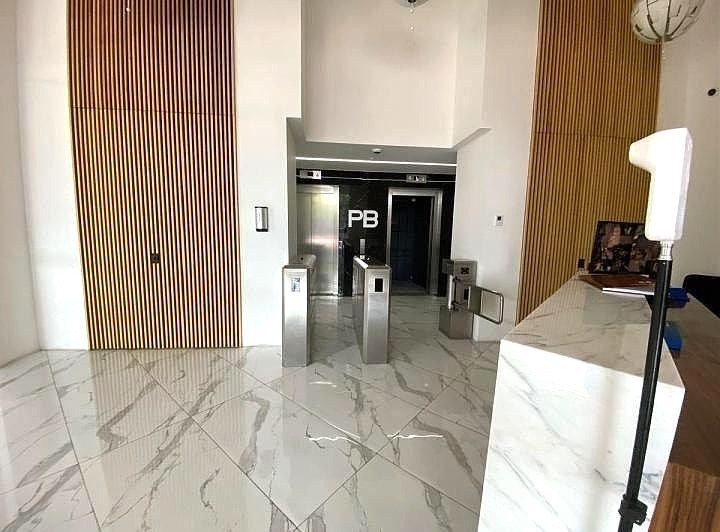 2 de 19: Recepción Edificio