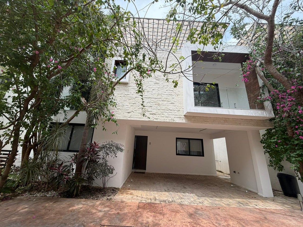 Casa en Venta en Privada en Temozon Norte - foto 1