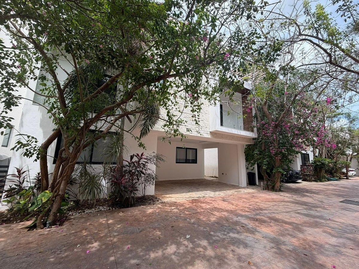 Casa en Venta en Privada en Temozon Norte - foto 2