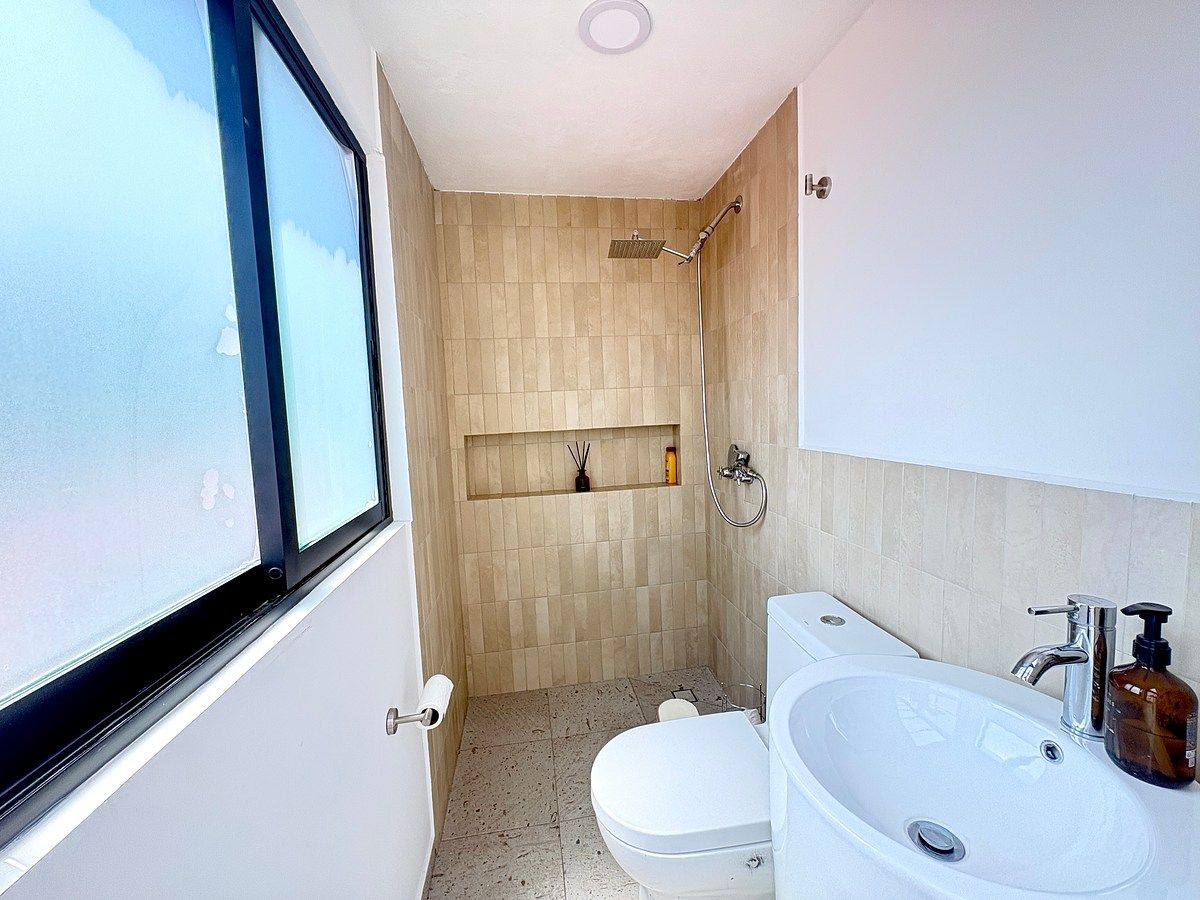 19 of 23: BAÑO TERCER PISO