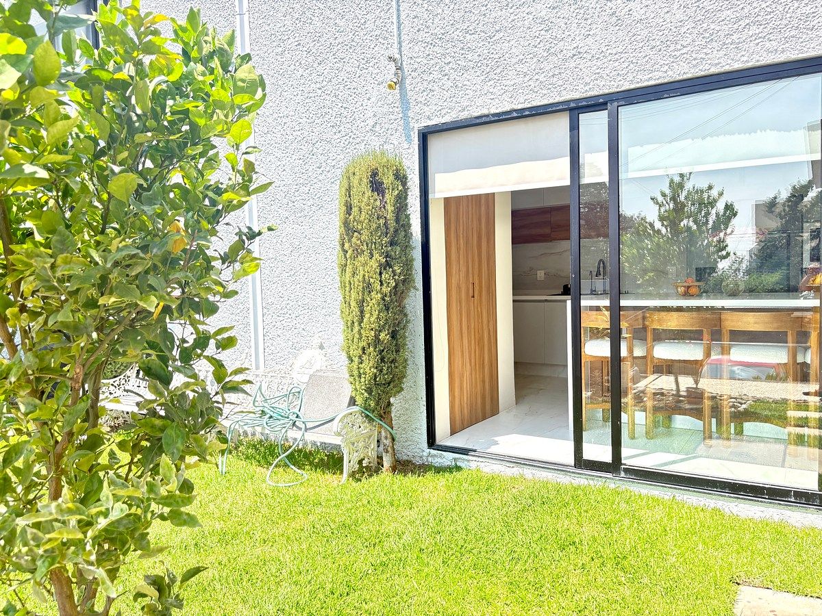 20 of 23: ACCESO A JARDIN POR COCINA