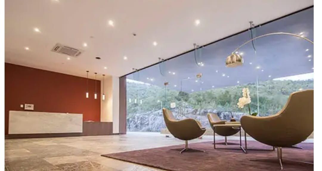 1 of 21: Lobby