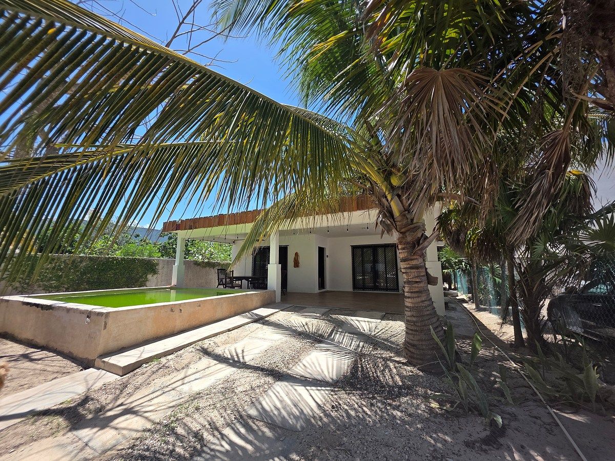 2 de 14: Fachada Principal