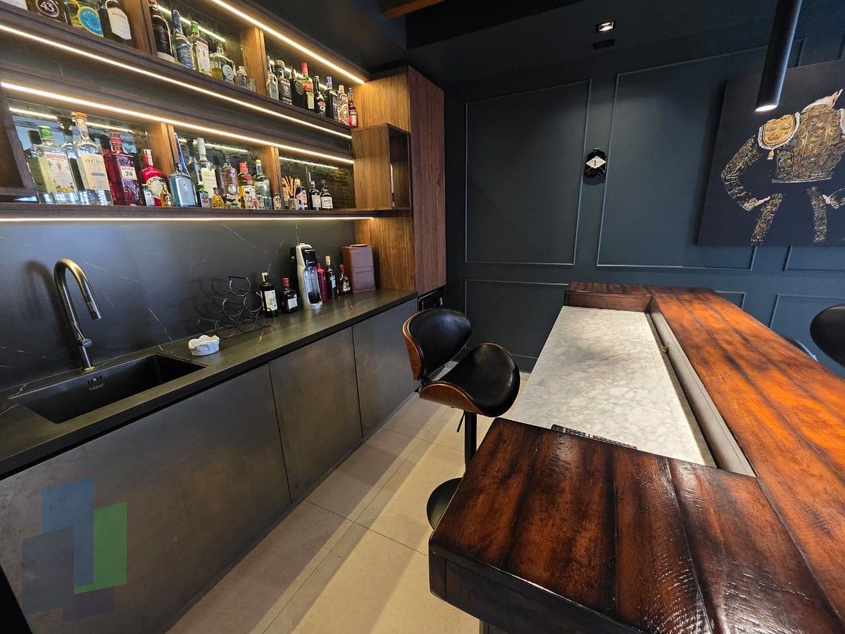 14 de 42: bar con tarja