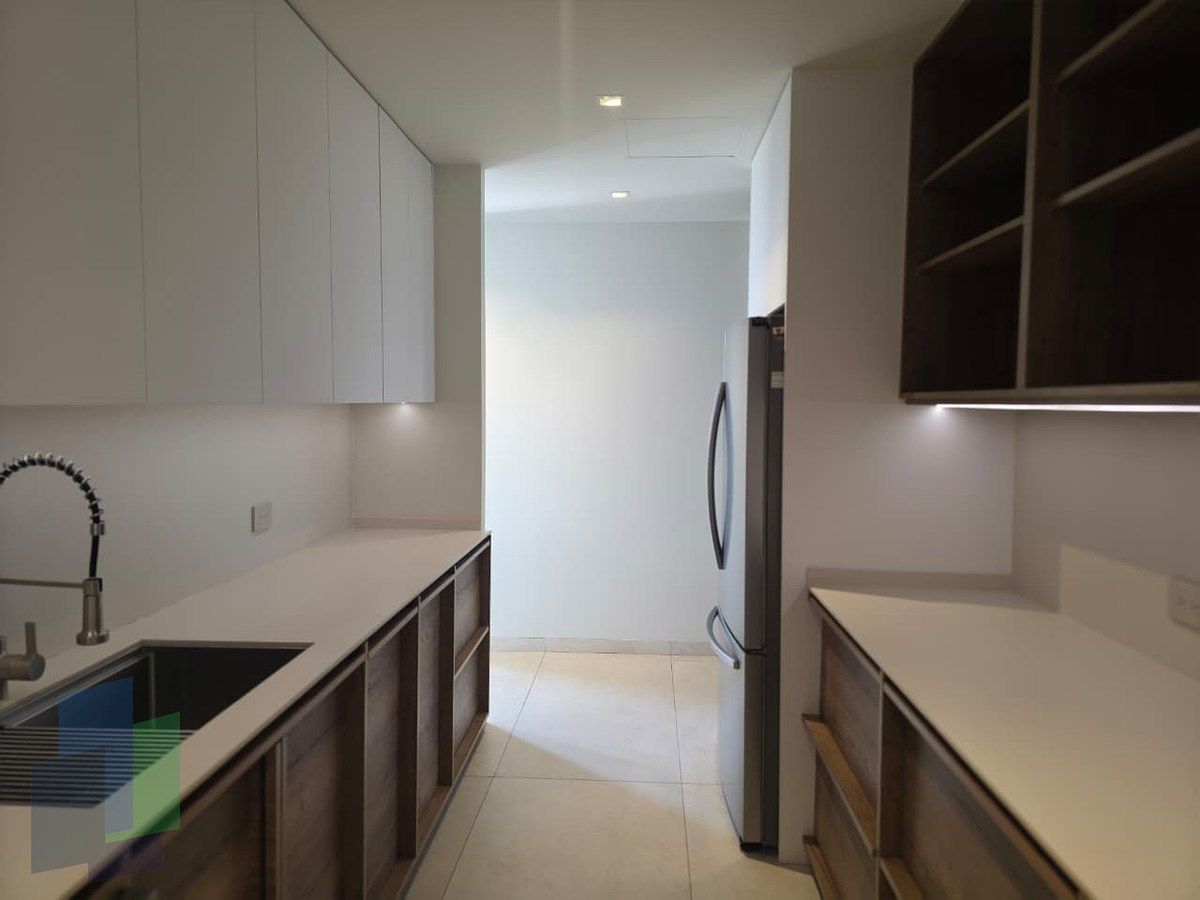 8 de 42: dirty kirtchen con lavavajillas