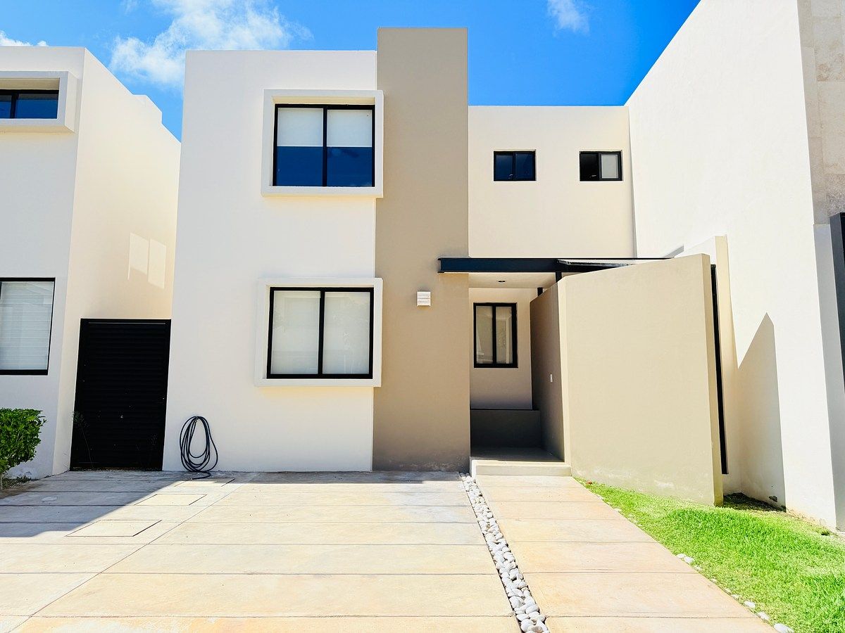2 de 8: Fachada Principal