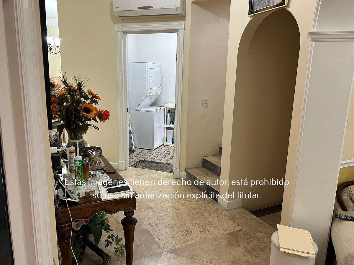 6 de 16: Casa en Venta en Av. Alfonso Reyes – Ubicación Estratégica c