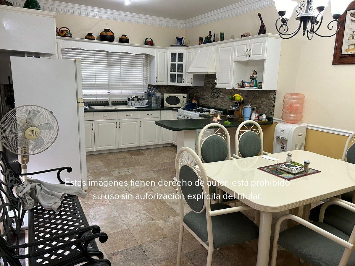 4 de 16: Casa en Venta en Av. Alfonso Reyes – Ubicación Estratégica c