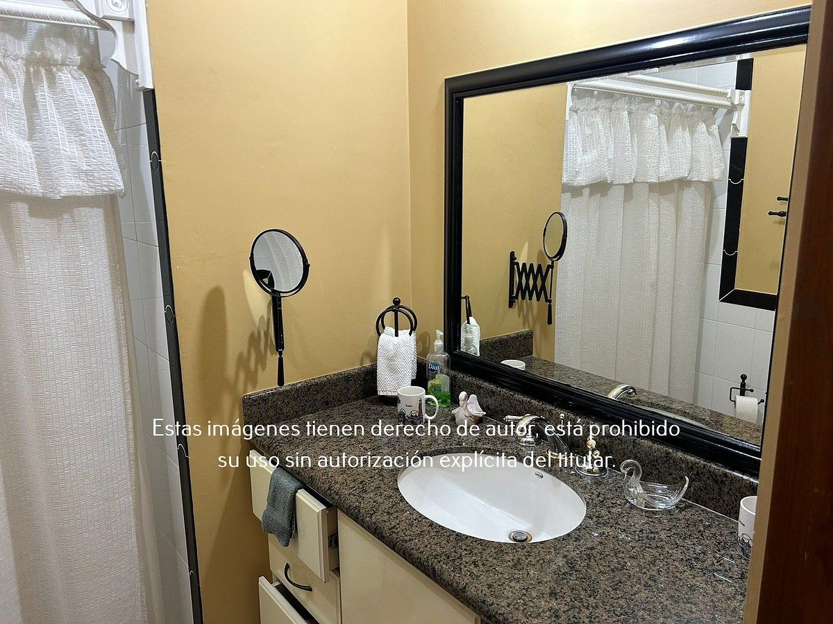 9 de 16: Casa en Venta en Av. Alfonso Reyes – Ubicación Estratégica c