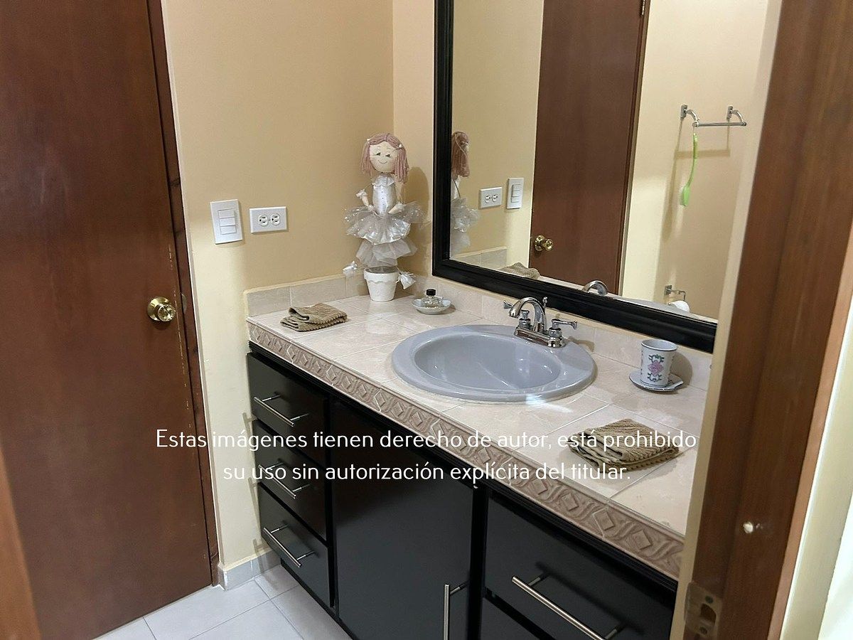 12 de 16: Casa en Venta en Av. Alfonso Reyes – Ubicación Estratégica c