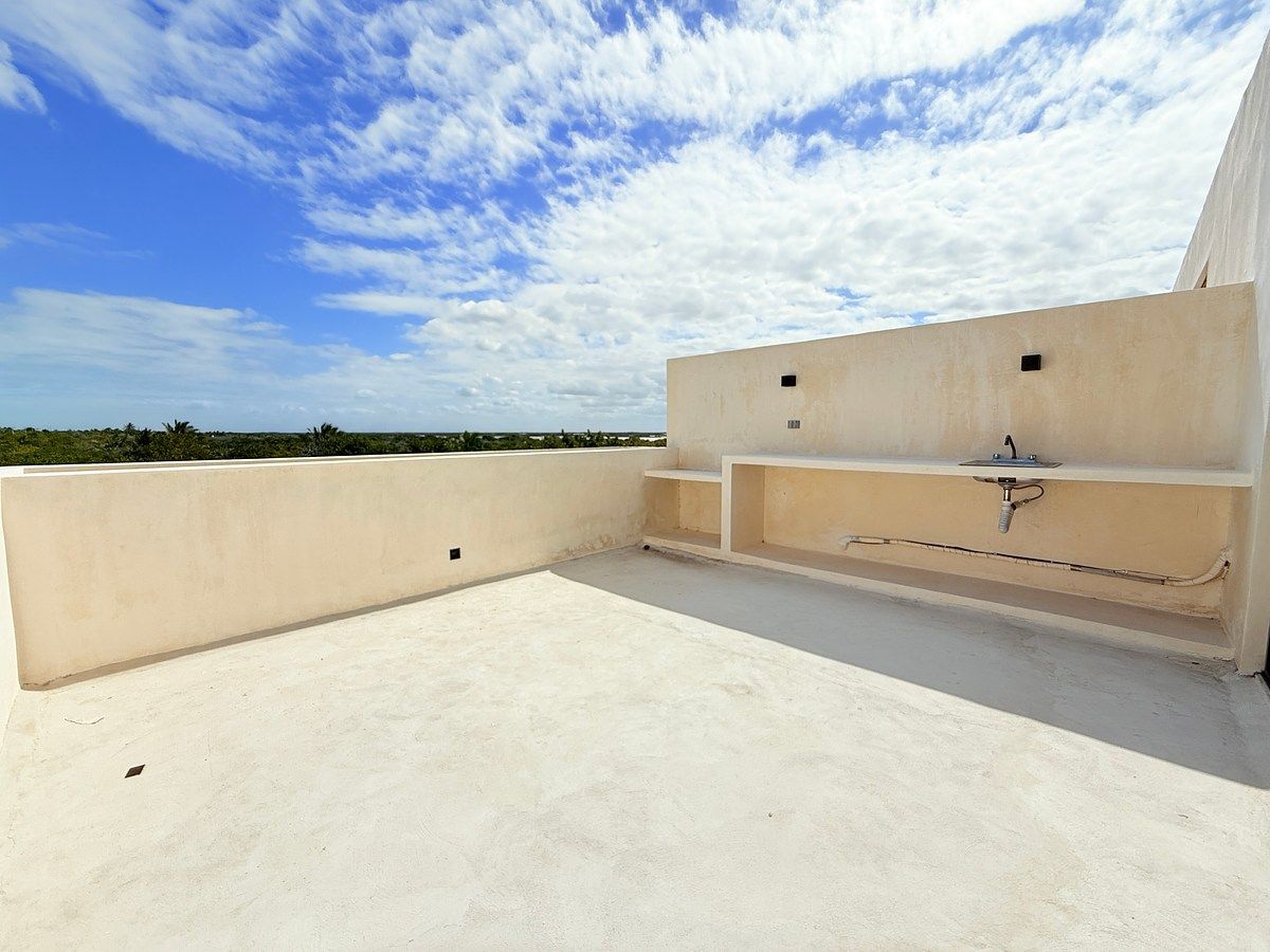 14 of 17: Terraza, Recámara Principal