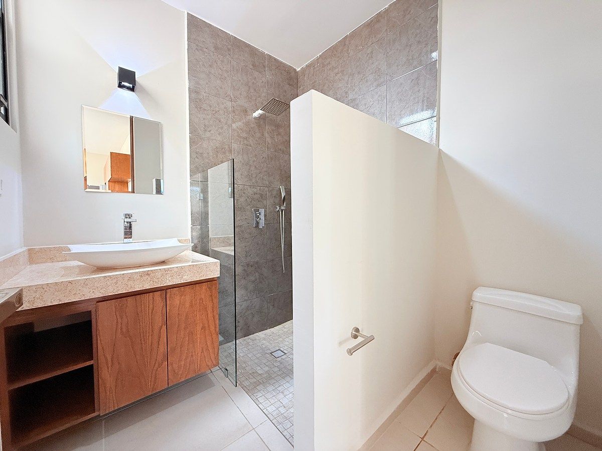 12 of 17: Baño, Recámara Principal