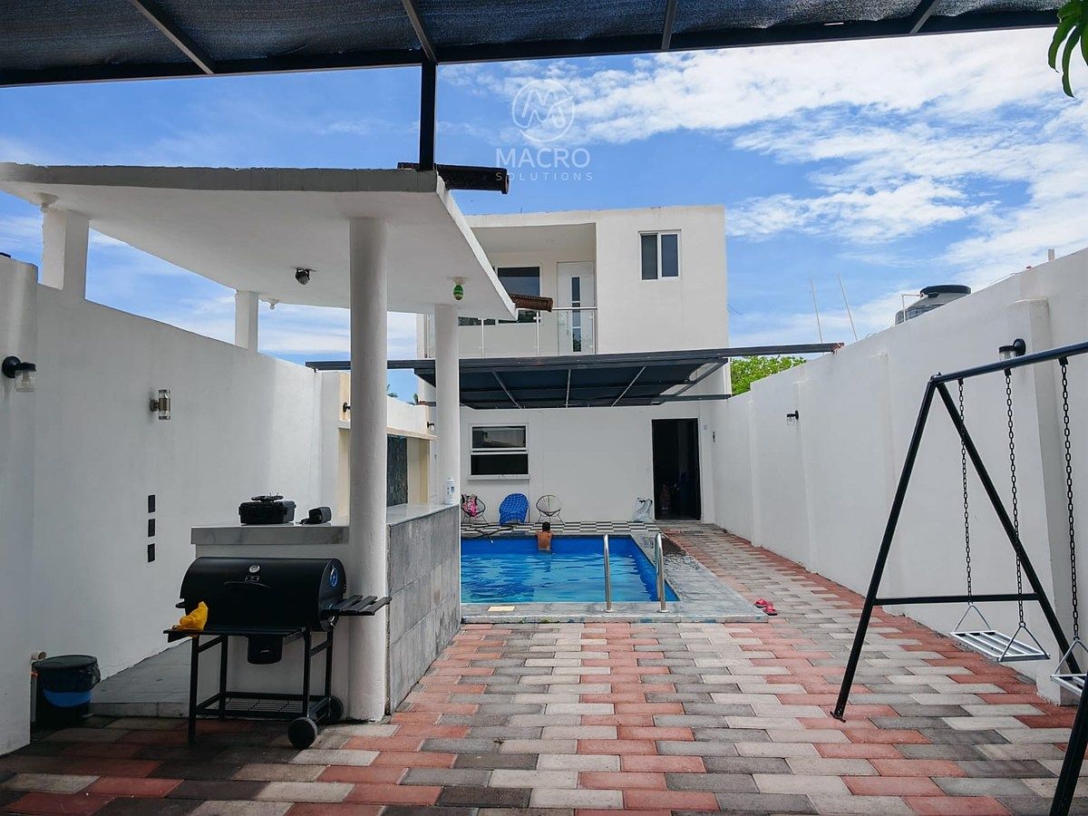 CASA À VENDA NA COL. OTILIO MONTAÑO COM PISCINA, foto 1 de 13