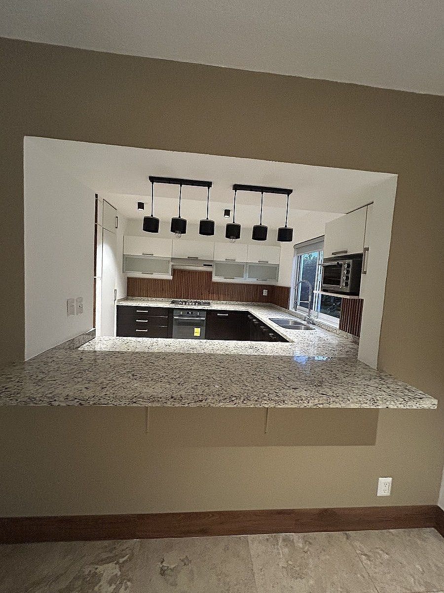 12 de 25: Con ventana hacia comedor