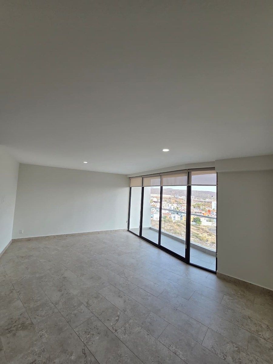 5 of 19: Ventanal al balcon