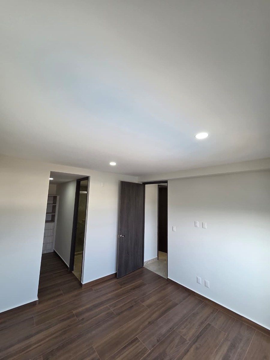 9 of 19: Entrada a la recamara