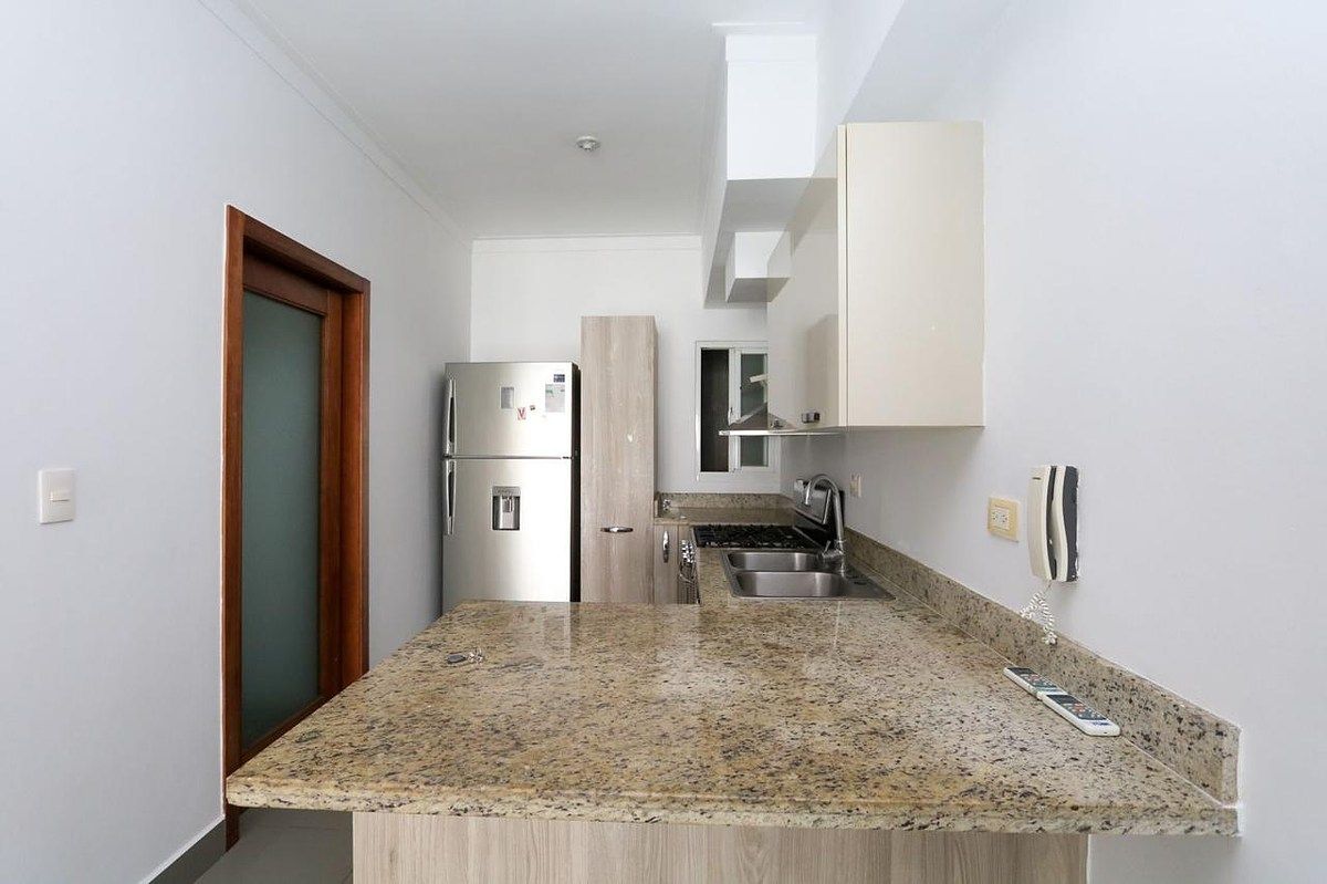 Apartment for Rent in Evaristo Morales with White Line, photo 1 of 17